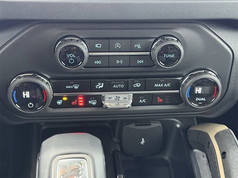 New 2025 Ford Bronco Badlands image 57