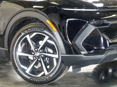 Used 2026 Chevrolet Equinox EV LT FWD image 4