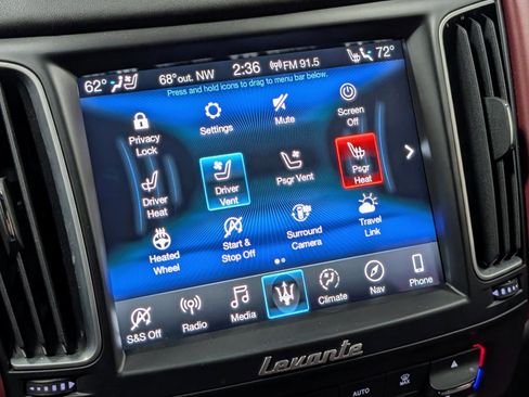 Used 2020 Maserati Levante GranLusso AWD/4WD image 36