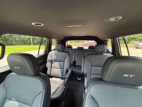 Used 2025 Buick Enclave Sport Touring w/ Power Package FWD image 27