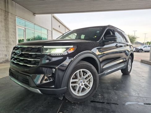 Used 2025 Ford Explorer Active w/ Active Comfort Package RWD image 1