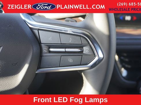 Used 2025 Chevrolet Suburban Z71 image 26