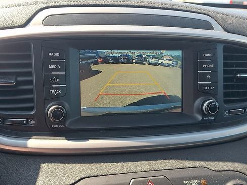 Used 2019 Kia Sorento AWD V6 image 19