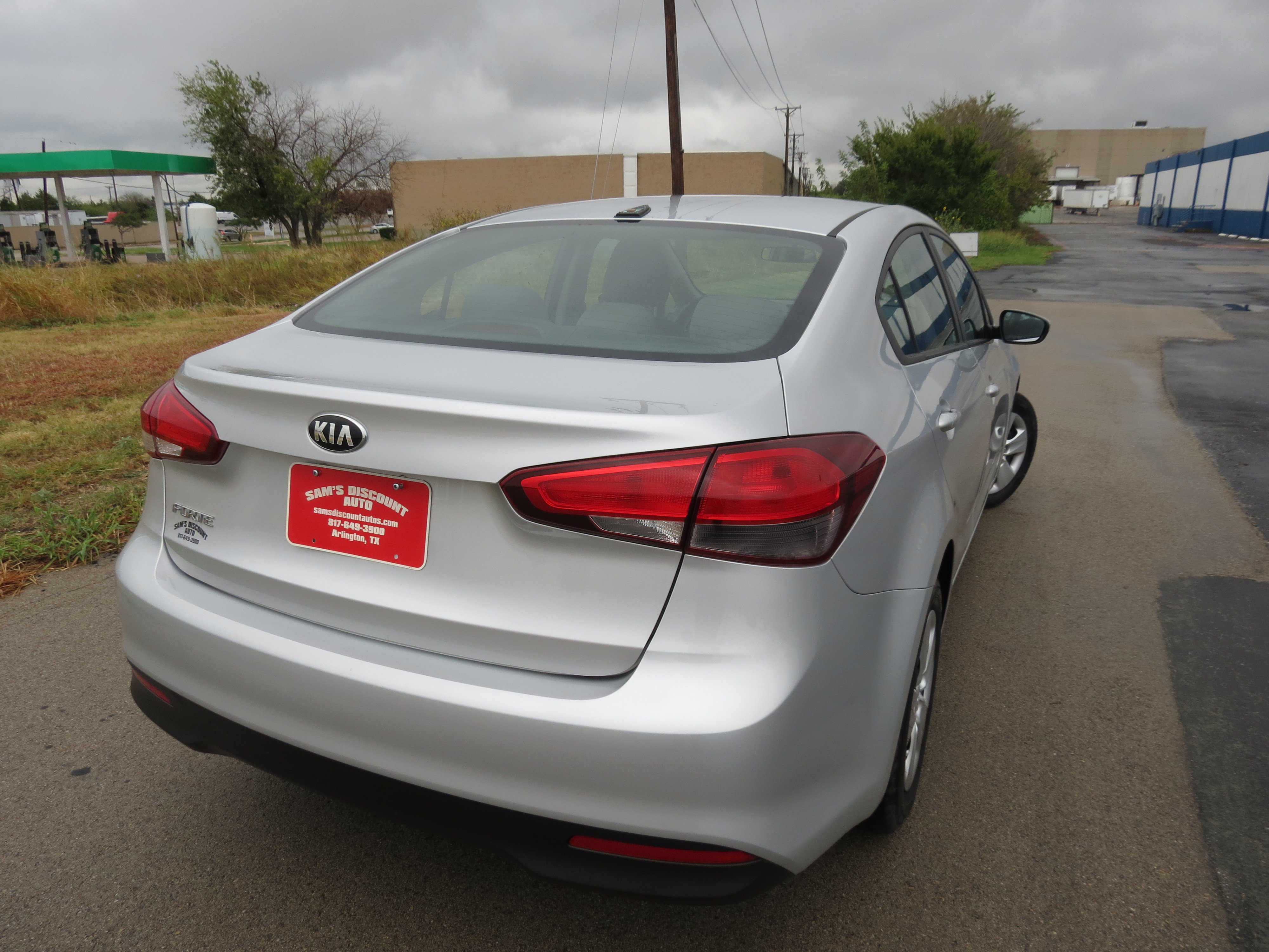 Used 2017 Kia Forte LX FWD image 4