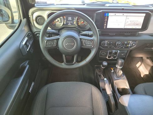 Used 2024 Jeep Wrangler Unlimited Sport AWD/4WD image 18