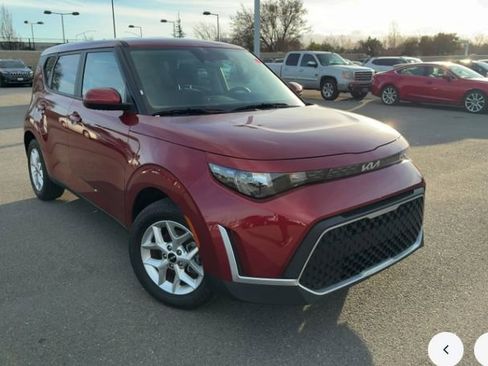 Used 2025 Kia Soul LX w/ LX Technology Package image 1