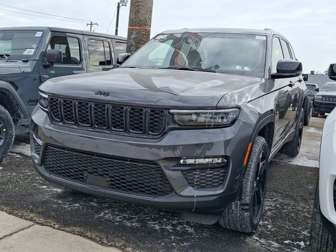 New 2025 Jeep Grand Cherokee Limited w/ Black Appearance Package AWD/4WD image 3