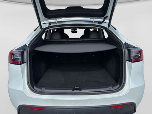 Used 2023 Tesla Model Y AWD image 19