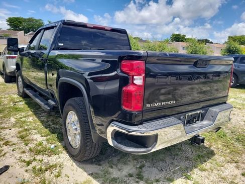 Used 2024 Chevrolet Silverado 2500 LT AWD/4WD image 2