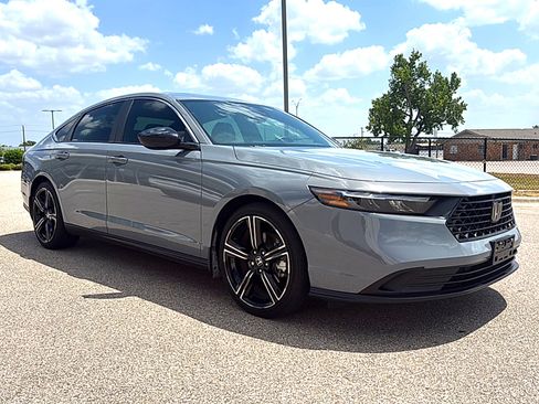 Used 2025 Honda Accord Sport image 3