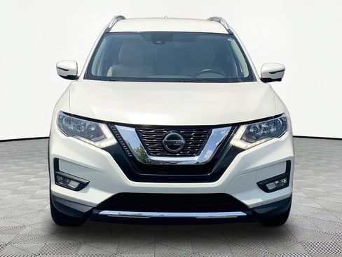 Used 2019 Nissan Rogue SV w/ Premium Package FWD image 2