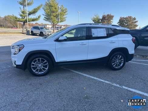 Used 2024 GMC Terrain SLT image 16