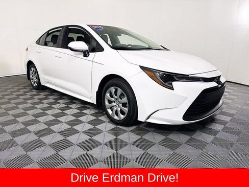 Certified 2025 Toyota Corolla LE FWD image 1