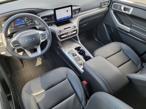 Certified 2023 Ford Explorer XLT w/ Equipment Group 202A AWD/4WD image 39