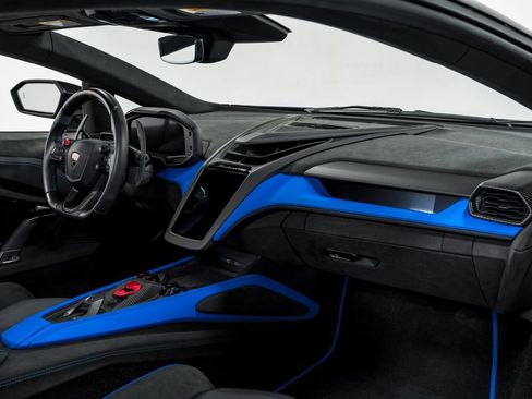 Used 2025 Lamborghini Revuelto AWD/4WD image 30
