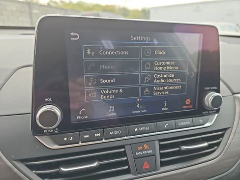 Used 2025 Nissan Altima 2.5 SV FWD image 24