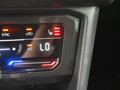 Used 2024 Volkswagen Tiguan SE AWD/4WD image 18