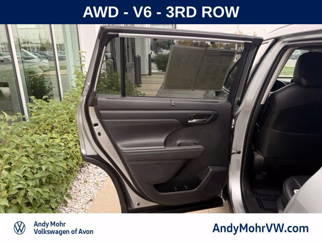 Used 2021 Toyota Highlander XLE AWD/4WD image 19