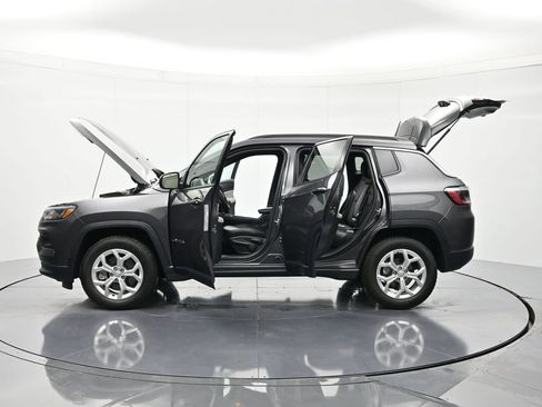 Used 2024 Jeep Compass Latitude AWD/4WD image 45