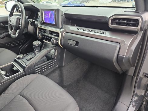 Used 2025 Toyota Tacoma SR5 AWD/4WD image 32