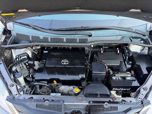 Used 2011 Toyota Sienna LE FWD image 23