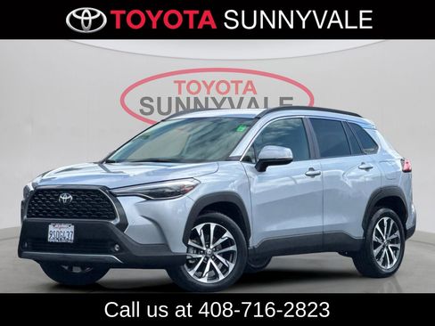 Used 2022 Toyota Corolla Cross XLE FWD image 2