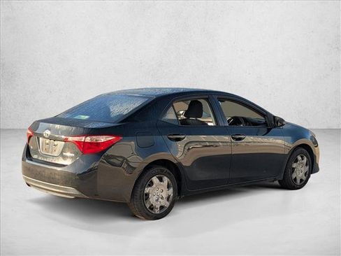Used 2017 Toyota Corolla LE FWD image 5