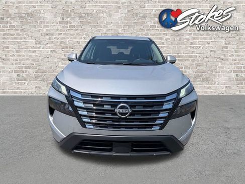 Used 2025 Nissan Rogue SV FWD image 9