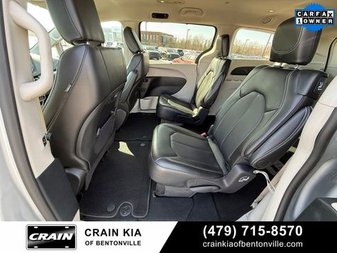 Used 2024 Chrysler Pacifica Touring-L image 26