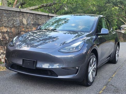 Used 2023 Tesla Model Y 2WD image 14
