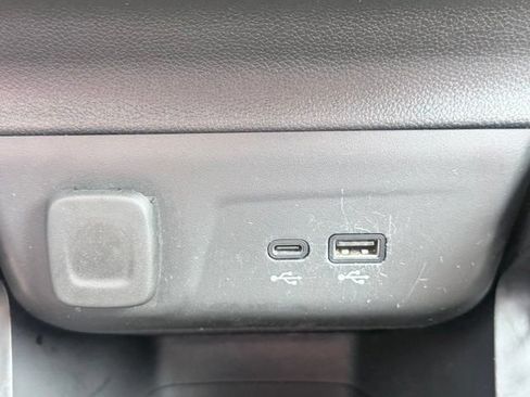 Used 2024 Chevrolet TrailBlazer LT w/ LT Cold Weather Package FWD image 17
