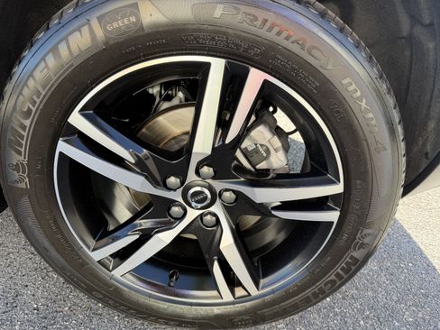 Certified 2023 Volvo XC40 B4 Core w/ Climate Package image 32