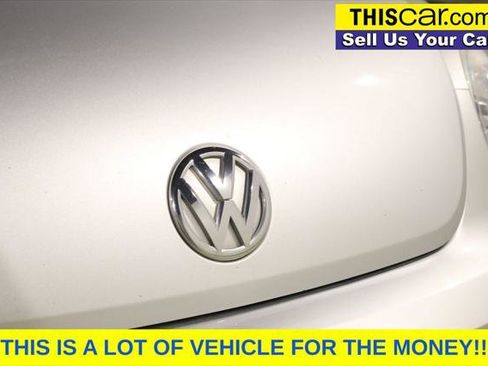 Used 2015 Volkswagen Beetle 1.8T Classic FWD image 12