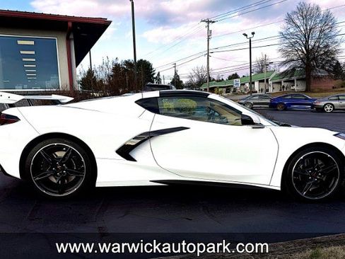 Used 2020 Chevrolet Corvette STINGRAY 3LT w/ 3LT Preferred Equipment Group image 8