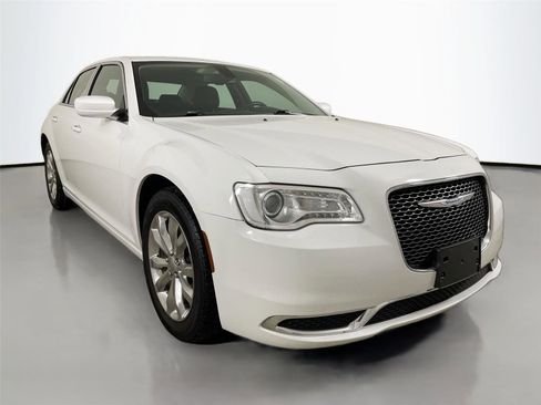 Used 2018 Chrysler 300 Touring image 1