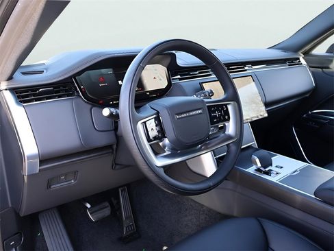 New 2026 Land Rover Range Rover SE image 18