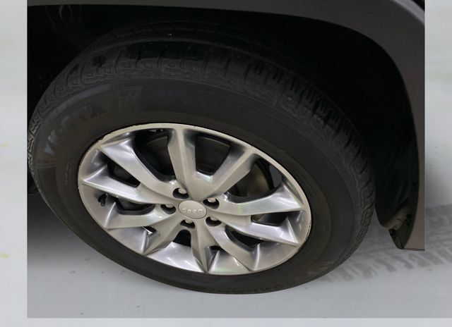 Used 2018 Jeep Cherokee Limited AWD/4WD image 19