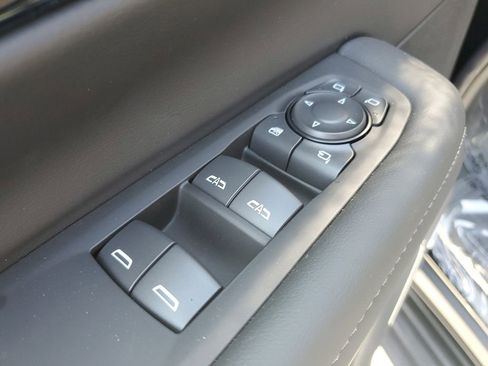 New 2026 Chevrolet Suburban LT image 23