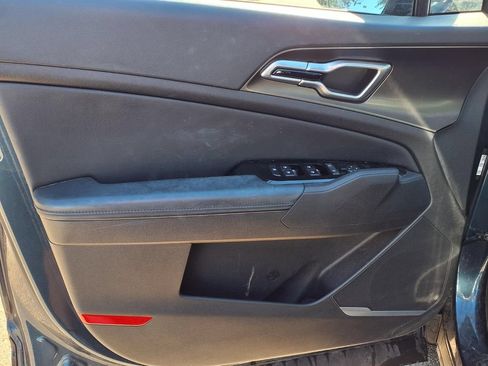 Used 2025 Kia Sportage EX AWD/4WD image 13
