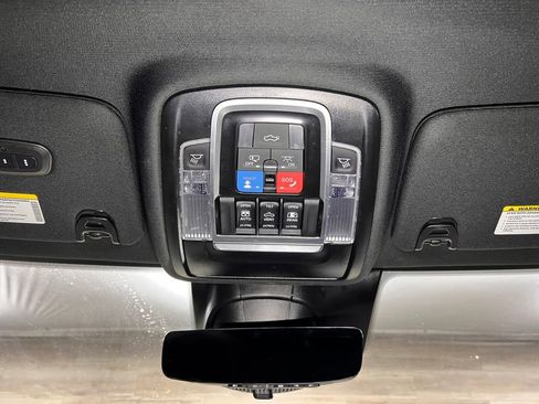 Used 2024 RAM 3500 Limited AWD/4WD image 12