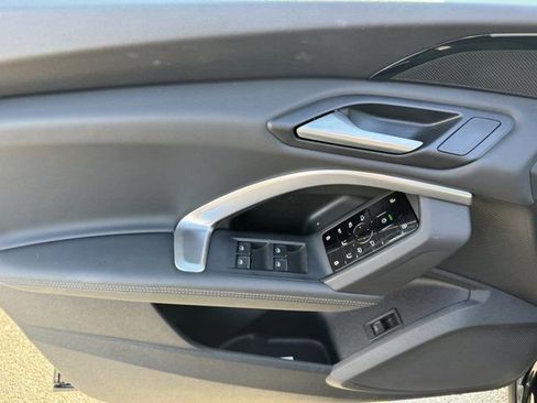 Used 2025 Audi Q5 Premium w/ Convenience Package image 27