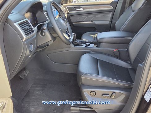 Used 2022 Volkswagen Atlas Cross Sport SE image 9