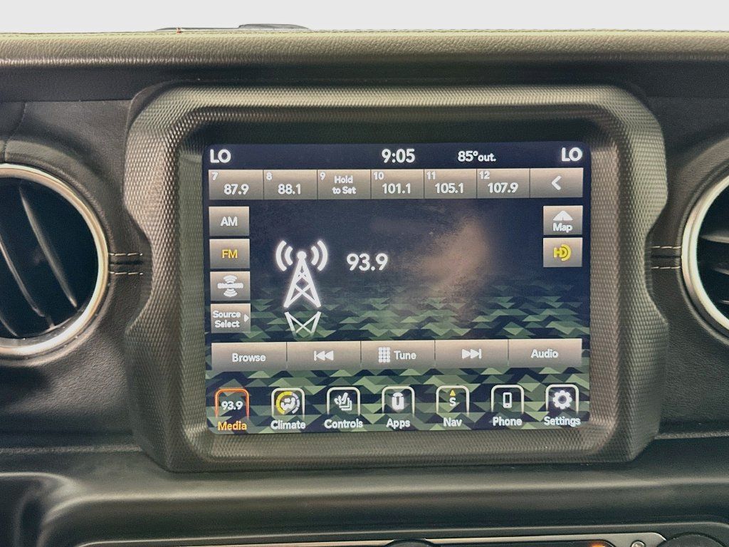 Used 2020 Jeep Wrangler Unlimited Sahara AWD/4WD image 15