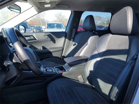 Used 2024 Mitsubishi Outlander SE image 21