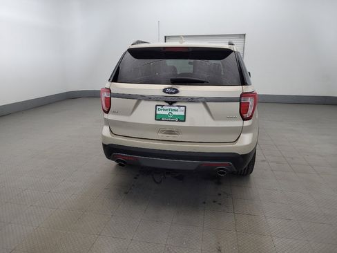 Used 2017 Ford Explorer XLT w/ Equipment Group 202A AWD/4WD image 7
