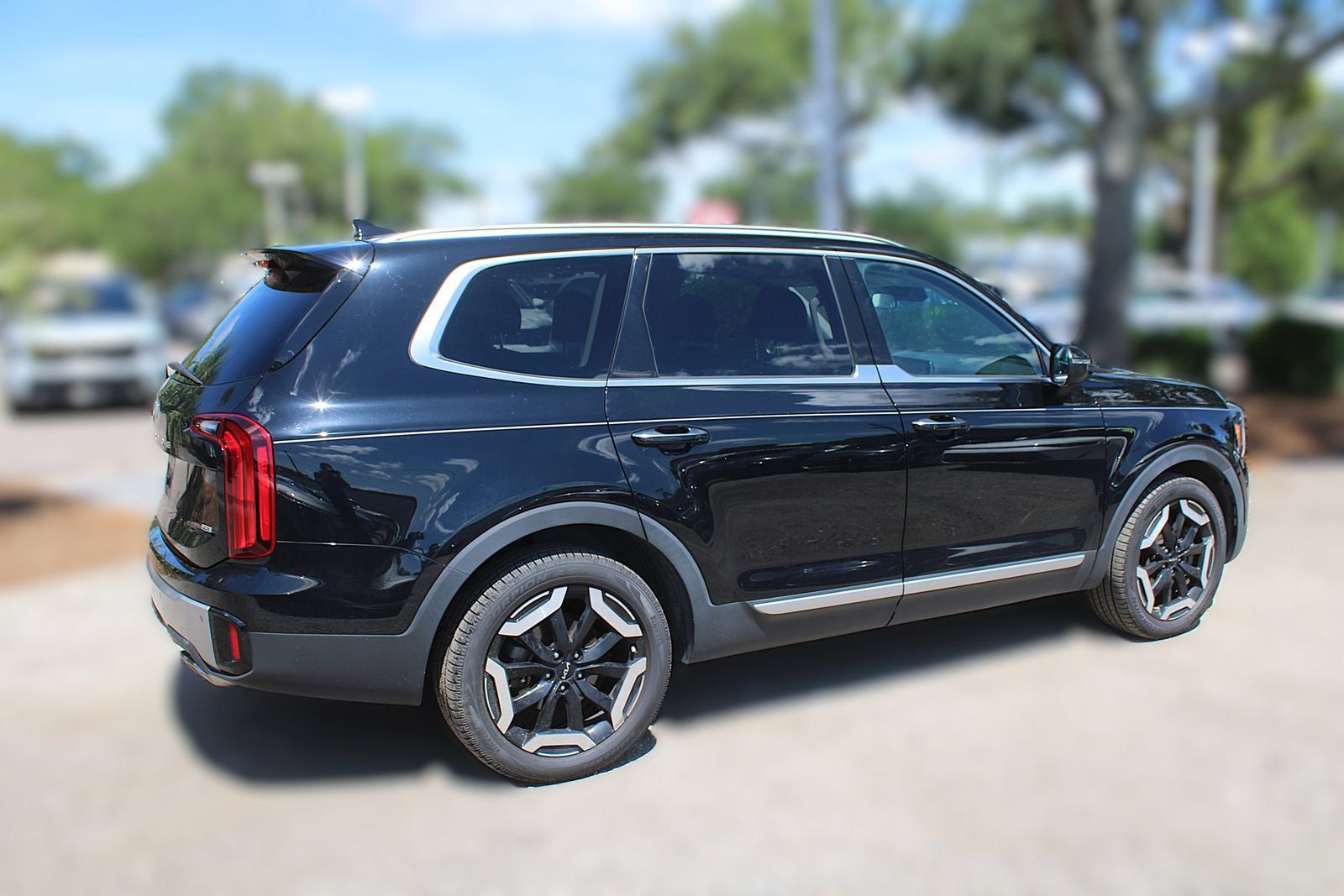 Certified 2023 Kia Telluride S w/ S Sunroof Package AWD/4WD image 6