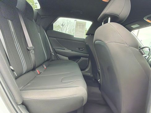 Certified 2025 Hyundai Elantra SEL image 15