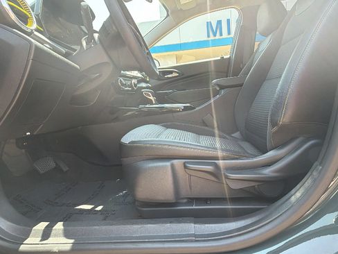 Used 2025 Chevrolet Trax LT FWD image 9