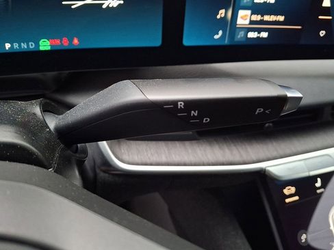 Used 2024 Lucid Air Touring image 16