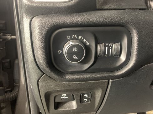 Used 2020 RAM 1500 Laramie RWD image 15